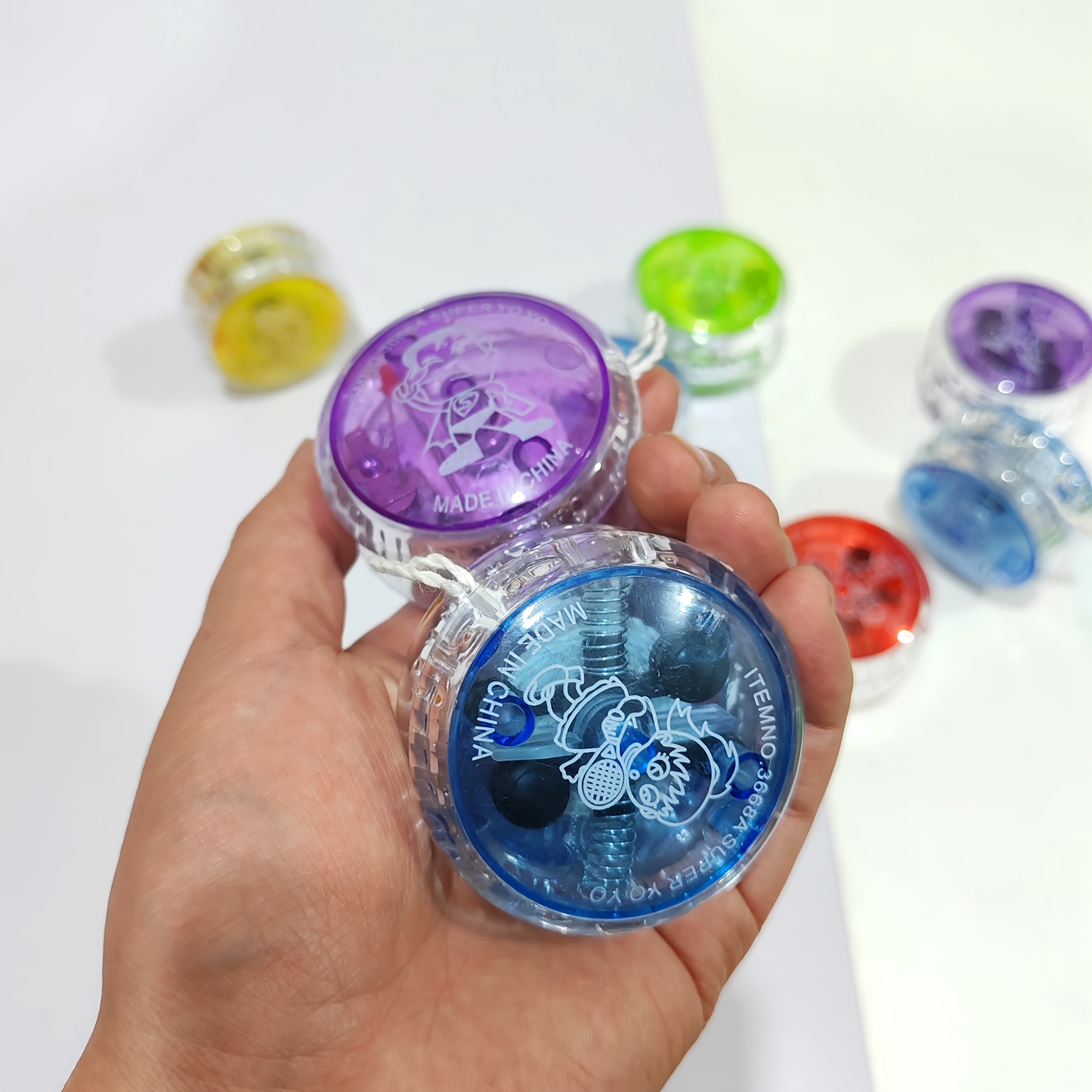 Yo-yo lumineux, yo-yo mignon aux couleurs vives - parfait pour les prix de classe, les cadeaux de vacances comme No?l, Halloween ou Thanksgiving